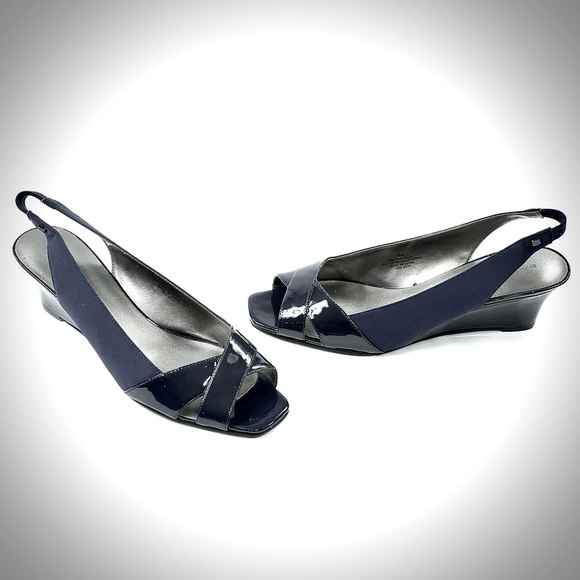 Bandolino Shoes - ⭐️BOGO FREE⭐️ NWOT BANDOLINO Navy Slingback Wedges